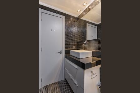 Banheiro de apartamento para alugar com 1 quarto, 57m² em Petrópolis, Porto Alegre