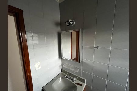 Casa à venda com 220m², 3 quartos e 4 vagasBanheiro do corredor