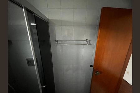 Casa à venda com 220m², 3 quartos e 4 vagasBanheiro do corredor