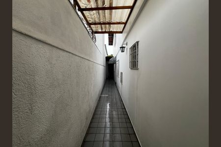 Casa à venda com 220m², 3 quartos e 4 vagasCorredor Externo