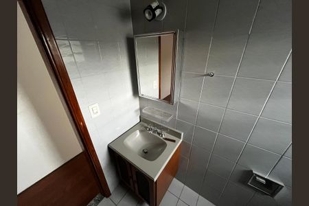Casa à venda com 220m², 3 quartos e 4 vagasBanheiro do corredor