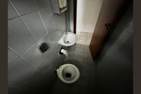 Casa à venda com 220m², 3 quartos e 4 vagasBanheiro