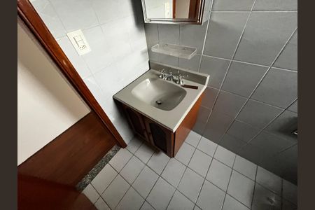 Casa à venda com 220m², 3 quartos e 4 vagasBanheiro do corredor
