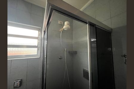 Casa à venda com 220m², 3 quartos e 4 vagasBanheiro do corredor