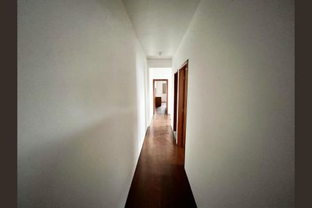 Casa à venda com 220m², 3 quartos e 4 vagasCorredor