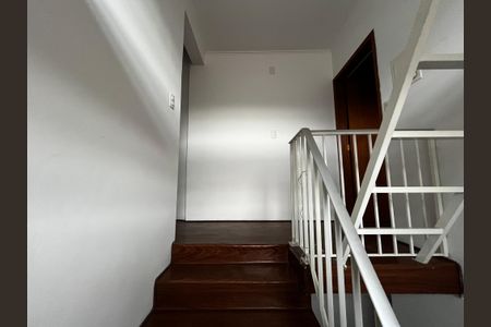 Casa à venda com 220m², 3 quartos e 4 vagasEscada