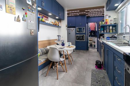 Apartamento para alugar com 264m², 5 quartos e 2 vagas Apartamento para alugar com 264m², 5 quartos e 2 vagasCozinha - Armários