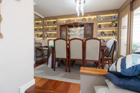 Apartamento para alugar com 264m², 5 quartos e 2 vagas Apartamento para alugar com 264m², 5 quartos e 2 vagasSala de Jantar