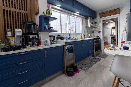 Apartamento para alugar com 264m², 5 quartos e 2 vagas Apartamento para alugar com 264m², 5 quartos e 2 vagasCozinha - Armários