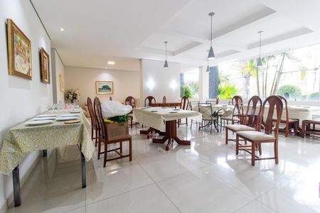 Apartamento para alugar com 264m², 5 quartos e 2 vagas Apartamento para alugar com 264m², 5 quartos e 2 vagasÁrea comum - Salão de festas