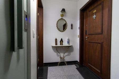 Apartamento para alugar com 264m², 5 quartos e 2 vagas Apartamento para alugar com 264m², 5 quartos e 2 vagasHall de entrada