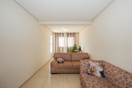 Casa à venda com 190m², 3 quartos e 2 vagasSala