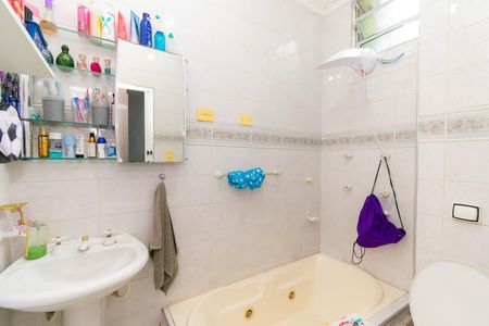 Casa à venda com 125m², 2 quartos e 2 vagasBanheiro da Suíte