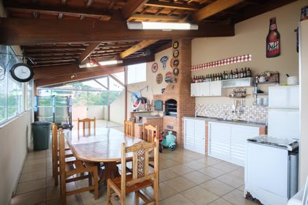 Casa à venda com 245m², 2 quartos e 2 vagas Casa à venda com 245m², 2 quartos e 2 vagasTerraço e espaço gourmet