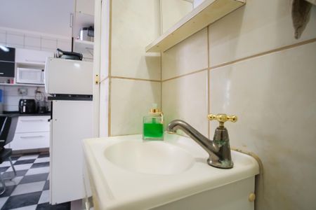 Casa à venda com 245m², 2 quartos e 2 vagas Casa à venda com 245m², 2 quartos e 2 vagasBanheiro