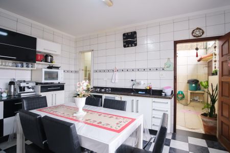 Casa à venda com 245m², 2 quartos e 2 vagas Casa à venda com 245m², 2 quartos e 2 vagasCozinha