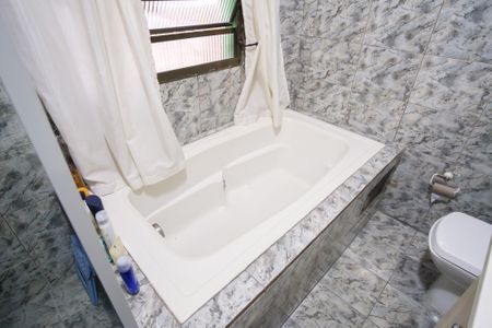 Casa à venda com 245m², 2 quartos e 2 vagas Casa à venda com 245m², 2 quartos e 2 vagasBanheiro da Suíte