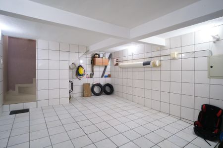 Casa à venda com 245m², 2 quartos e 2 vagas Casa à venda com 245m², 2 quartos e 2 vagasGaragem