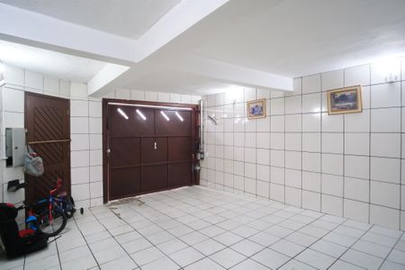 Casa à venda com 245m², 2 quartos e 2 vagas Casa à venda com 245m², 2 quartos e 2 vagasGaragem