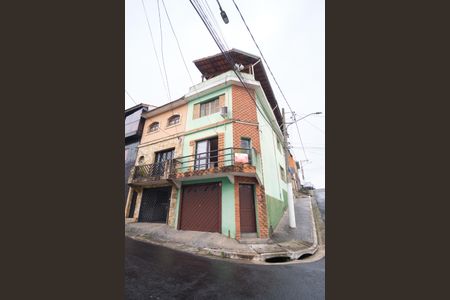 Casa à venda com 245m², 2 quartos e 2 vagas Casa à venda com 245m², 2 quartos e 2 vagasFachada