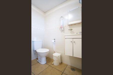 Casa à venda com 245m², 2 quartos e 2 vagas Casa à venda com 245m², 2 quartos e 2 vagasLavabo do terraço