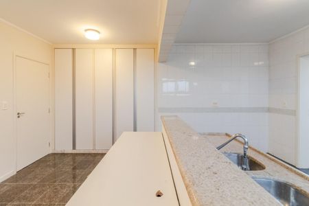 Apartamento para alugar com 3 quartos, 240m² em Vila Suzana, São Paulo