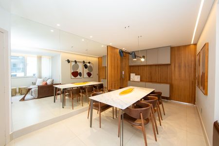 SALA de apartamento para alugar com 2 quartos, 75m² em Belvedere, Belo Horizonte