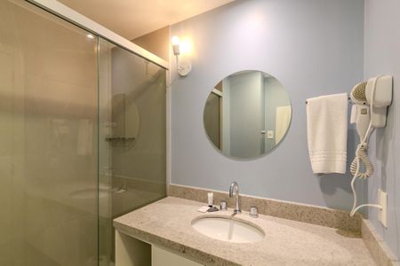 Banheiro de kitnet/studio para alugar com 1 quarto, 30m² em Farroupilha, Porto Alegre