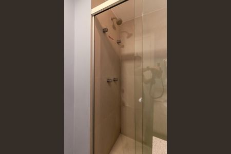 Banheiro de kitnet/studio para alugar com 1 quarto, 30m² em Farroupilha, Porto Alegre