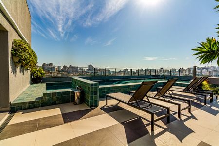 Studio à venda com 30m², 1 quarto e 1 vaga Studio à venda com 30m², 1 quarto e 1 vagaÁrea comum - Piscina