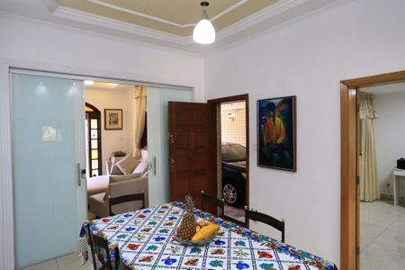 Casa à venda com 360m², 3 quartos e 2 vagas Casa à venda com 360m², 3 quartos e 2 vagasSala de Jantar