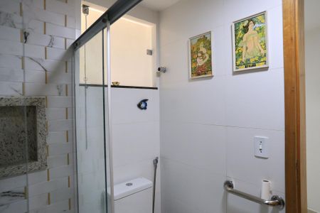 Casa à venda com 360m², 3 quartos e 2 vagas Casa à venda com 360m², 3 quartos e 2 vagasBanheiro da Suíte