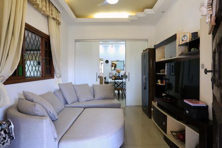 Sala de casa para alugar com 3 quartos, 360m² em Palmares, Belo Horizonte