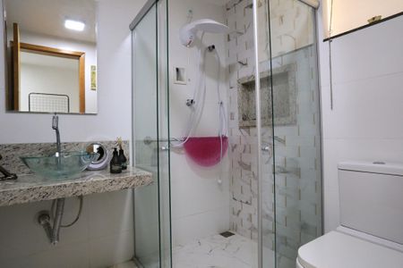 Casa à venda com 360m², 3 quartos e 2 vagas Casa à venda com 360m², 3 quartos e 2 vagasBanheiro da Suíte