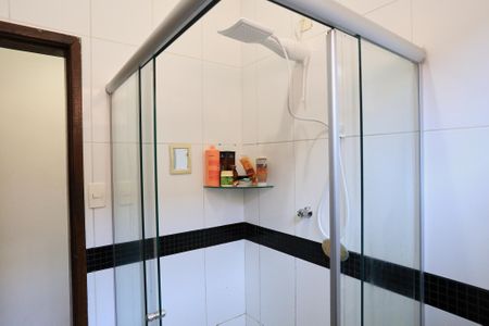 Casa à venda com 360m², 3 quartos e 2 vagas Casa à venda com 360m², 3 quartos e 2 vagasBanheiro Social