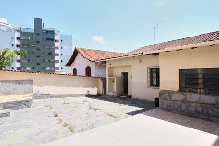 Casa à venda com 360m², 3 quartos e 2 vagas Casa à venda com 360m², 3 quartos e 2 vagasÁrea externa