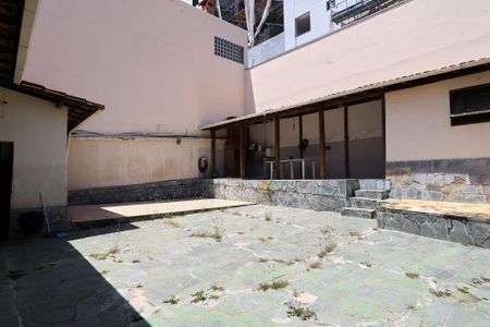 Casa à venda com 360m², 3 quartos e 2 vagas Casa à venda com 360m², 3 quartos e 2 vagasÁrea externa