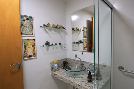 Casa à venda com 360m², 3 quartos e 2 vagas Casa à venda com 360m², 3 quartos e 2 vagasBanheiro da Suíte