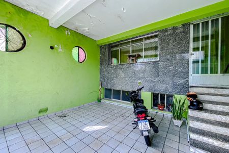 Casa à venda com 165m², 3 quartos e 3 vagasGaragem