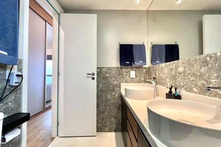 Apartamento à venda com 165m², 3 quartos e 2 vagasBanheiro da Suíte 1