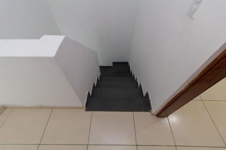 Casa de condomínio para alugar com 92m², 2 quartos e 1 vaga Casa de condomínio para alugar com 92m², 2 quartos e 1 vagaEscada