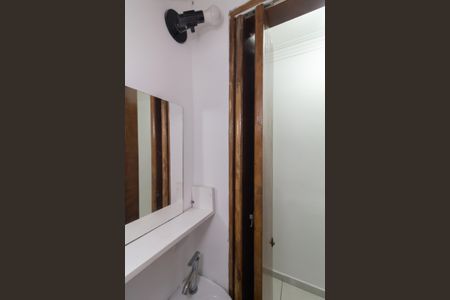 Lavabo de casa de condomínio para alugar com 2 quartos, 92m² em Vila Taquari, São Paulo