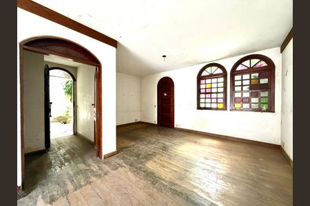 Casa à venda com 4 quartos, 317m² em Grajaú, Belo Horizonte