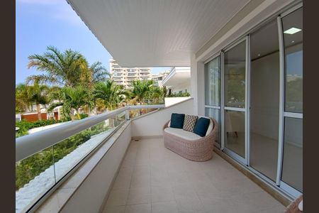 Casa de condomínio à venda com 600m², 4 quartos e 9 vagasVaranda