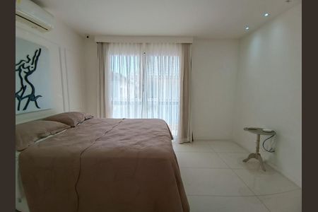 Casa de condomínio à venda com 600m², 4 quartos e 9 vagasQuarto