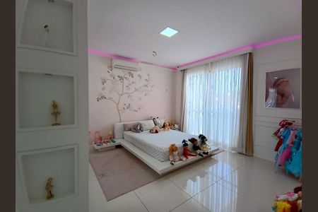 Casa de condomínio à venda com 600m², 4 quartos e 9 vagasQuarto