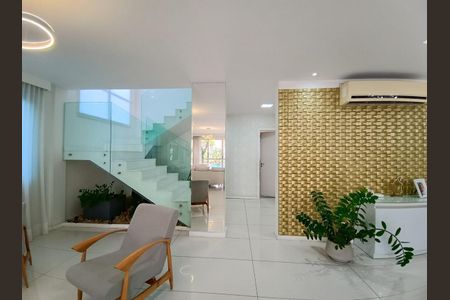 Casa de condomínio à venda com 600m², 4 quartos e 9 vagasSala