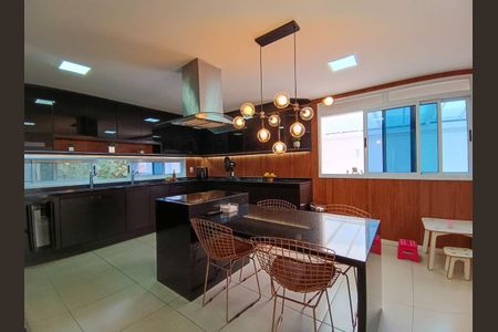 Casa de condomínio à venda com 600m², 4 quartos e 9 vagasCozinha