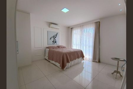 Casa de condomínio à venda com 600m², 4 quartos e 9 vagasQuarto