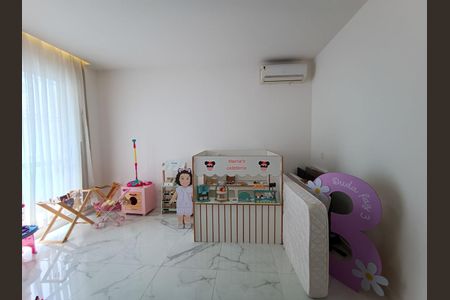 Casa de condomínio à venda com 600m², 4 quartos e 9 vagasQuarto